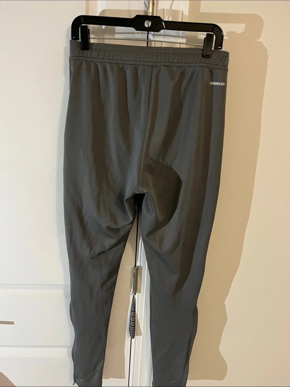 Gray ADIDAS Men’s Soccer sweatpants tapered Track Pants M Aeroready (Youth XXL)